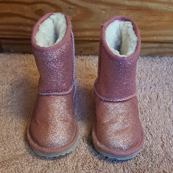 UGG Little Girls Pink Sparkle Fur Lined Boots Size 8. - Picture 1 of 5
